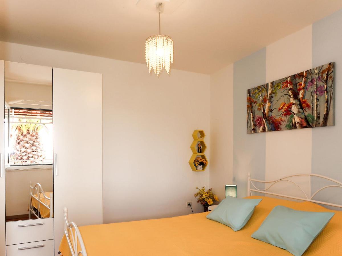 Holiday Home Garden Apartment - Brc650 By Interhome Sumartin Eksteriør bilde